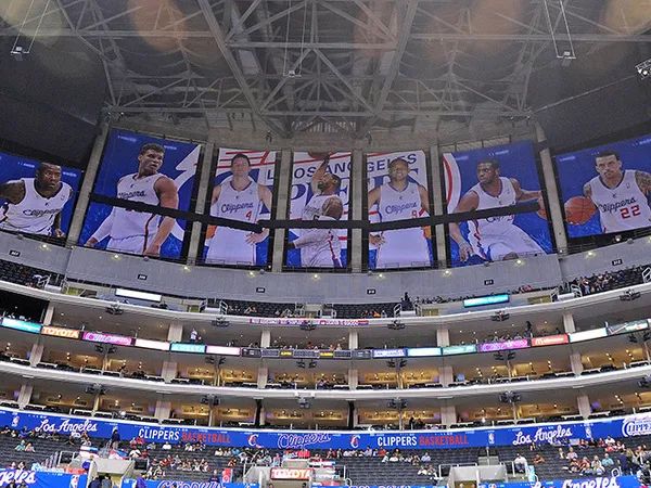 4亿美元买下论坛球馆，这是鲍尔默摆脱“湖人阴影”的第一步