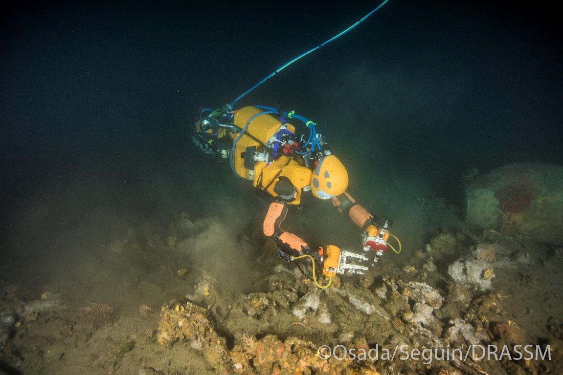 斯坦福大学研发的Ocean One水下机器人：通过AI+触觉反馈精确拾取易碎文物