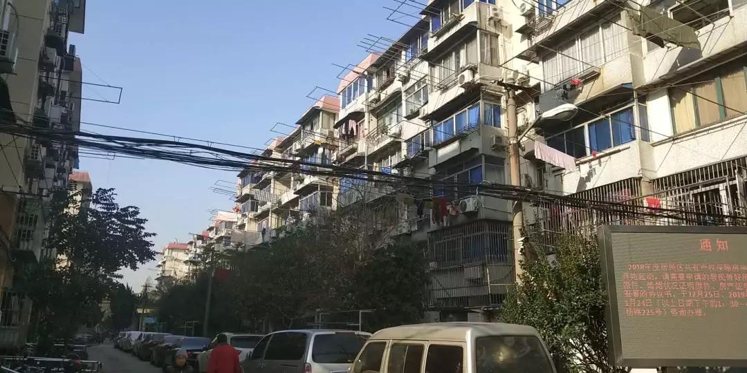 300万，撕裂出上海楼市的两个世界