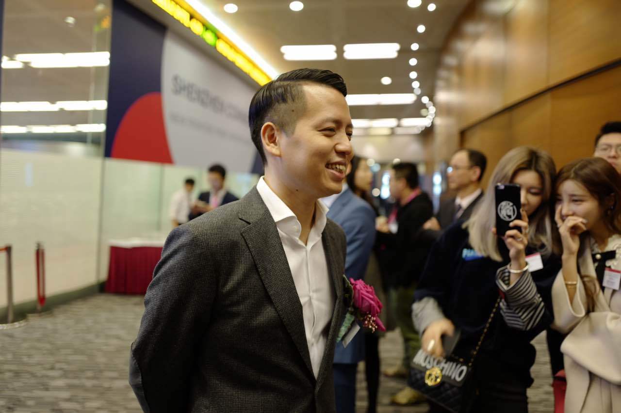 美图正式登陆港交所，独家专访美图创始人吴欣鸿：IPO强迫自己把一些东西做好，没有退路了