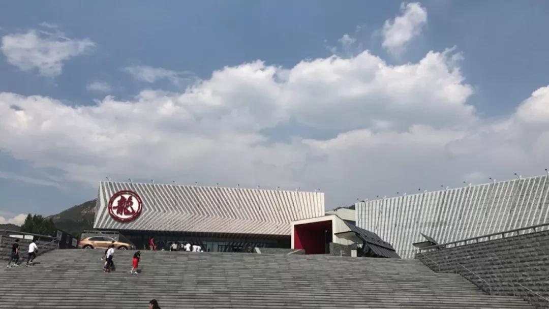 我们募集了150万个塑料瓶，建成了一个九层高的博物馆