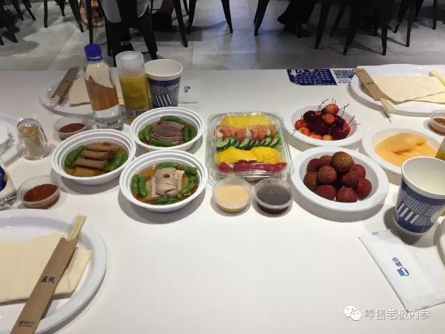 图说 | 马云率阿里高管巡店盒马鲜生“验收”新零售，现场品尝龙虾帝王蟹