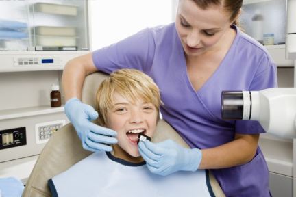 现代牙科收购挪威、德国等义齿经销商，拓展欧洲经销网络