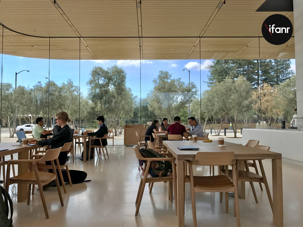 你嫌 iPhone X 贵，然而它却比 Apple Park 里的这张椅子便宜