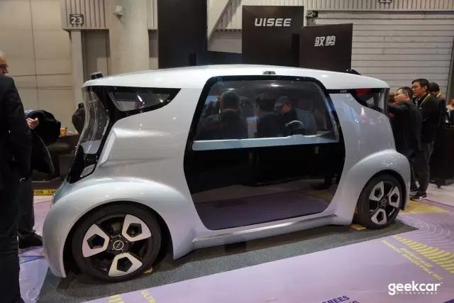 这辆被围观的无人驾驶车，来自一家中国创业公司