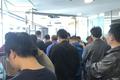 易到北京、上海等地办公处聚集大量前来提现的司机 | 图说