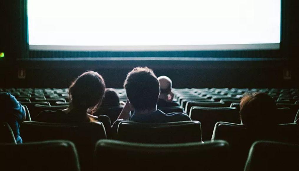 为什么洗浴、咖啡消费一年破2000亿了，但电影院观众却没啥增长？