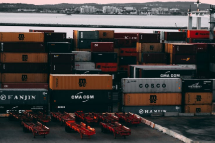 ​名创优品陷“停薪降薪”风波，快消零售业如何走出疫情困局？