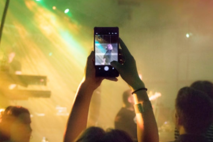 抵抗不了“刷礼物”的诱惑，下架的斗鱼上市之路有点坎坷