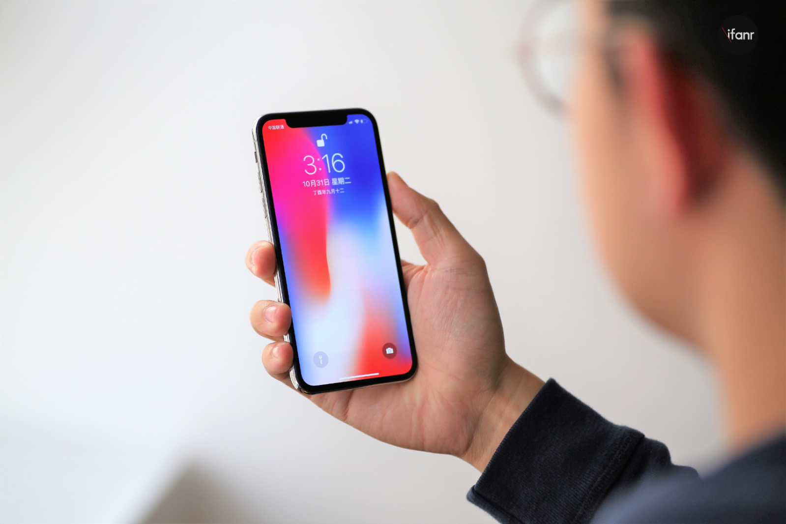 这个连苹果自己都很少透露的关键数字，却能预判出 iPhone X 的生命周期