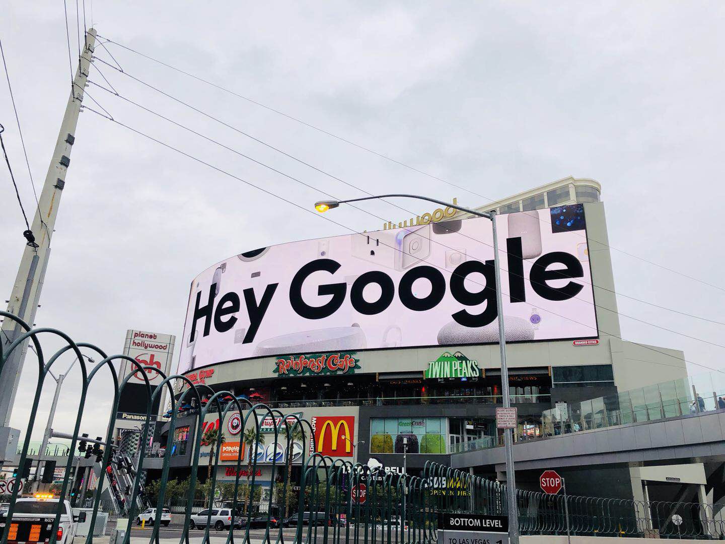 谷歌首次参加CES，狠怼亚马逊，语音助手广告无处不在 | CES2018