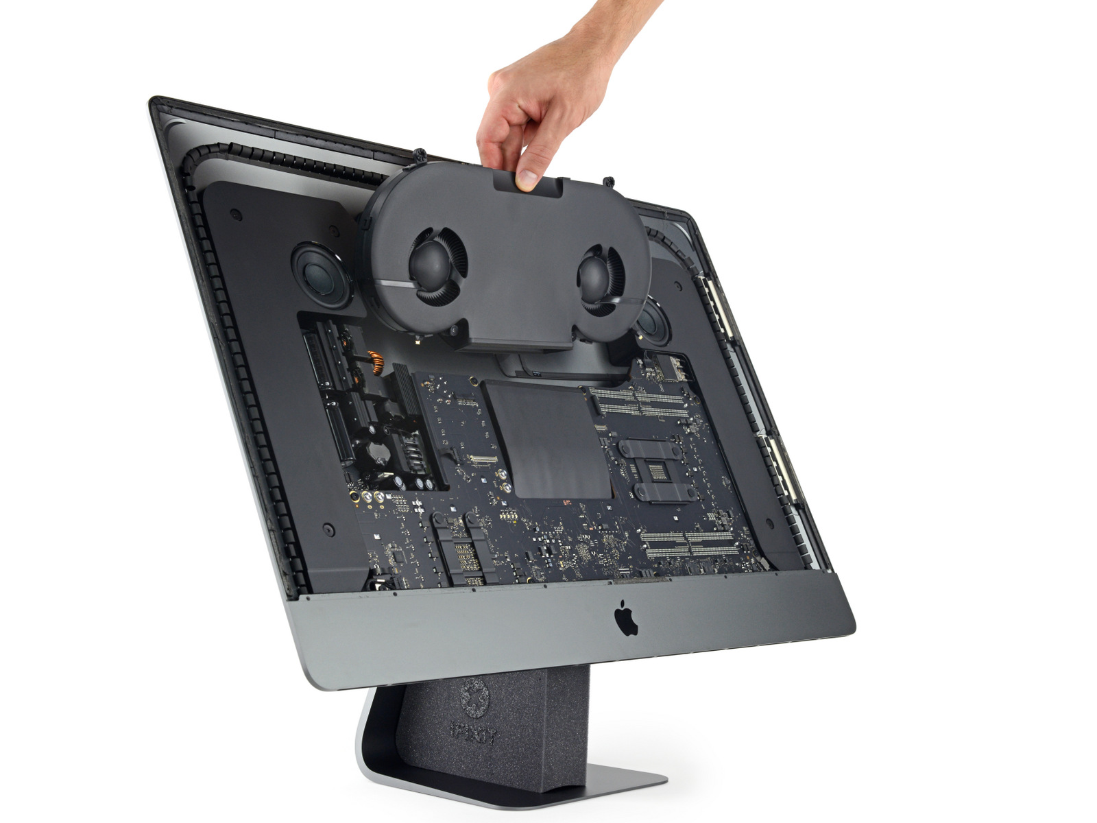 把 3 万块钱的苹果电脑拆了，才知道 iMac Pro 到底强在哪里？