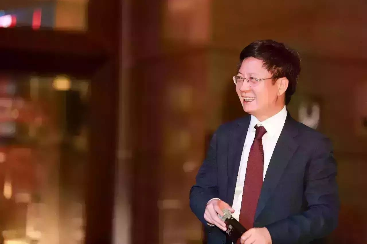 氪星晚报 | 专访陌陌唐岩：为什么收购探探；港交所公布同股不同方案细则；乔布斯四十多年前就业申请表将被拍卖