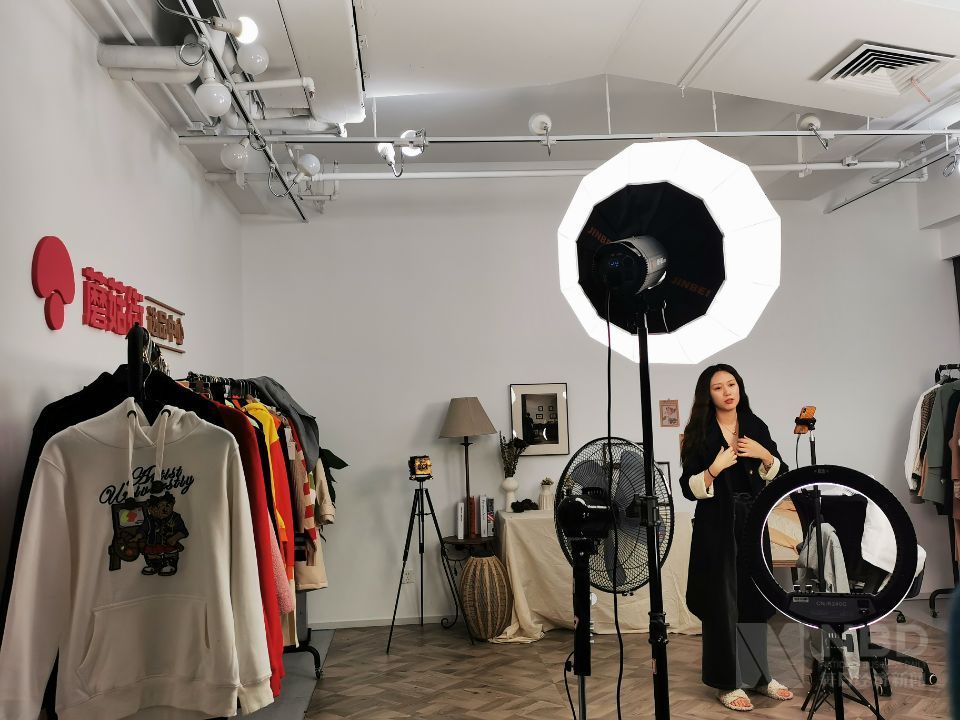 "李佳琦"们背后机构的野心:上万平方米"直播间"正崛起