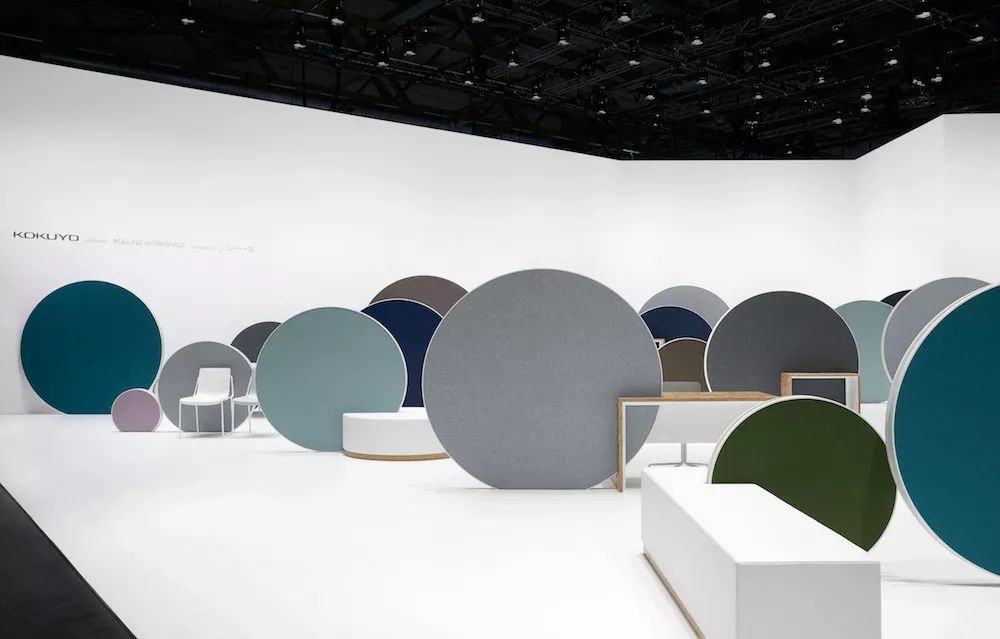 设计苹果总部的建筑公司做了一张圆形椅子让你在开放空间也能专注工作