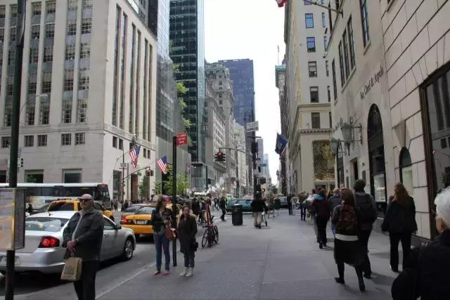 美国零售业为什么一直在关店、裁员？