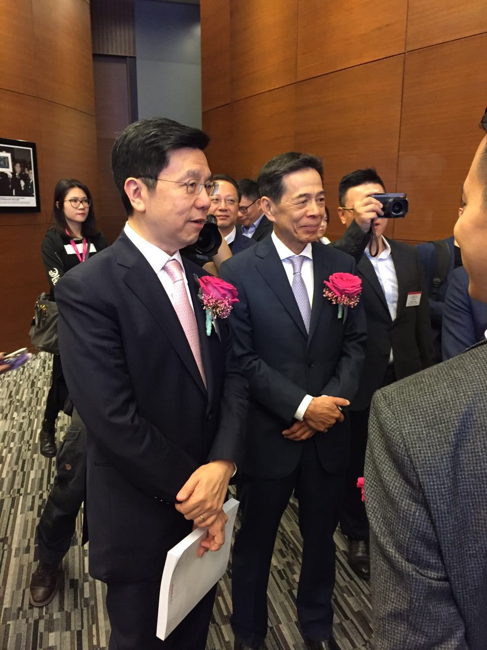 美图正式登陆港交所，独家专访美图创始人吴欣鸿：IPO强迫自己把一些东西做好，没有退路了