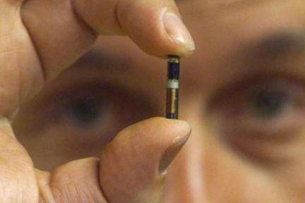人体植入微型芯片：坚决抗拒的你，未来会感叹“真香”吗？