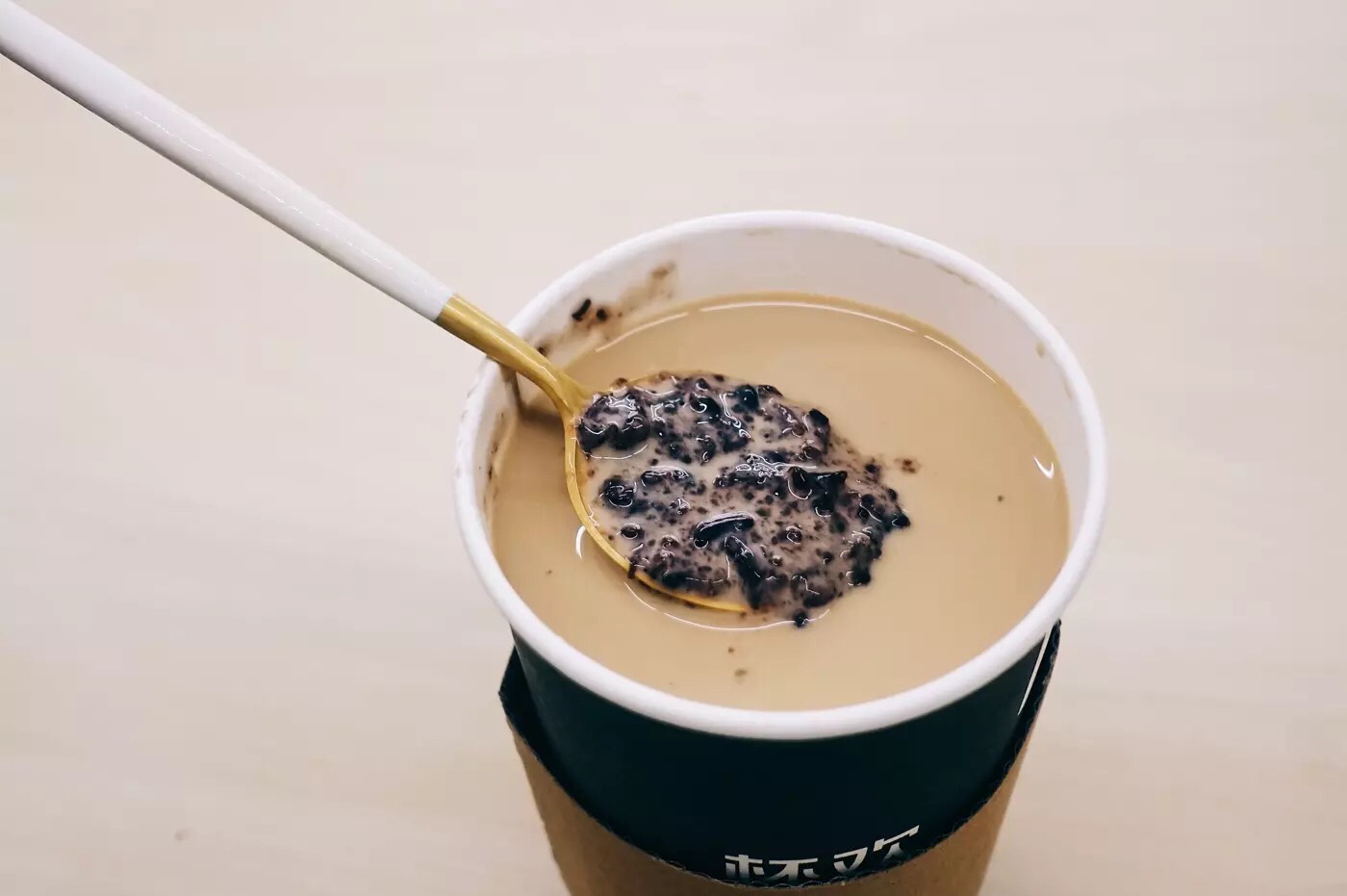 胡辛束的新身份是「杯欢制茶」老板娘，要把焦虑和梦想一饮而尽