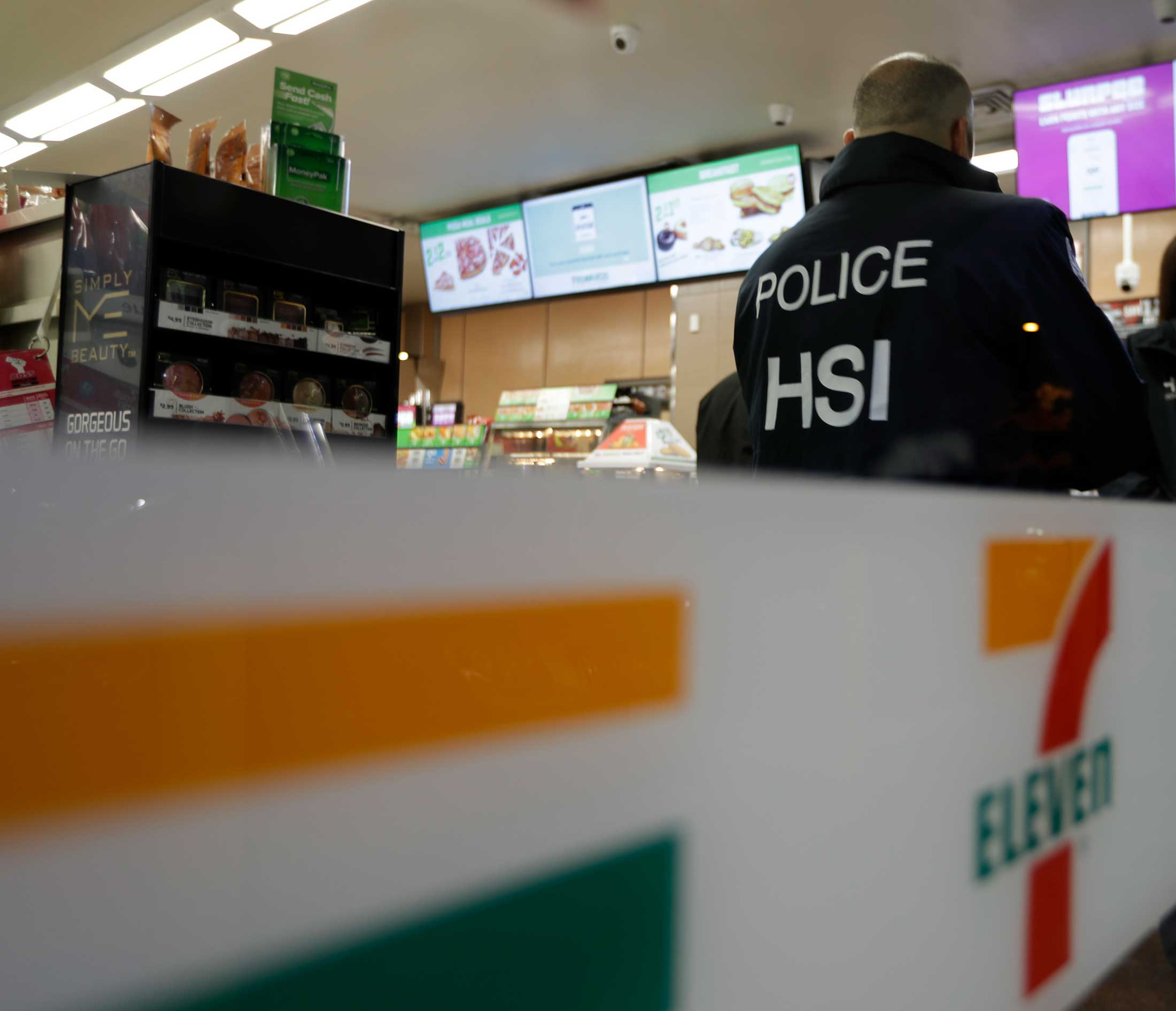 7-11 在美国的“内部战争”：移民法令与特许经营商