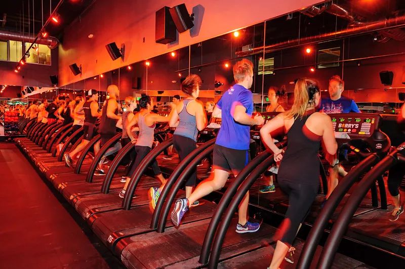 美国的「跑步健身房」热，新年一大批健身房开业，以及Uber车上的健身指南｜GymSquare Weekly