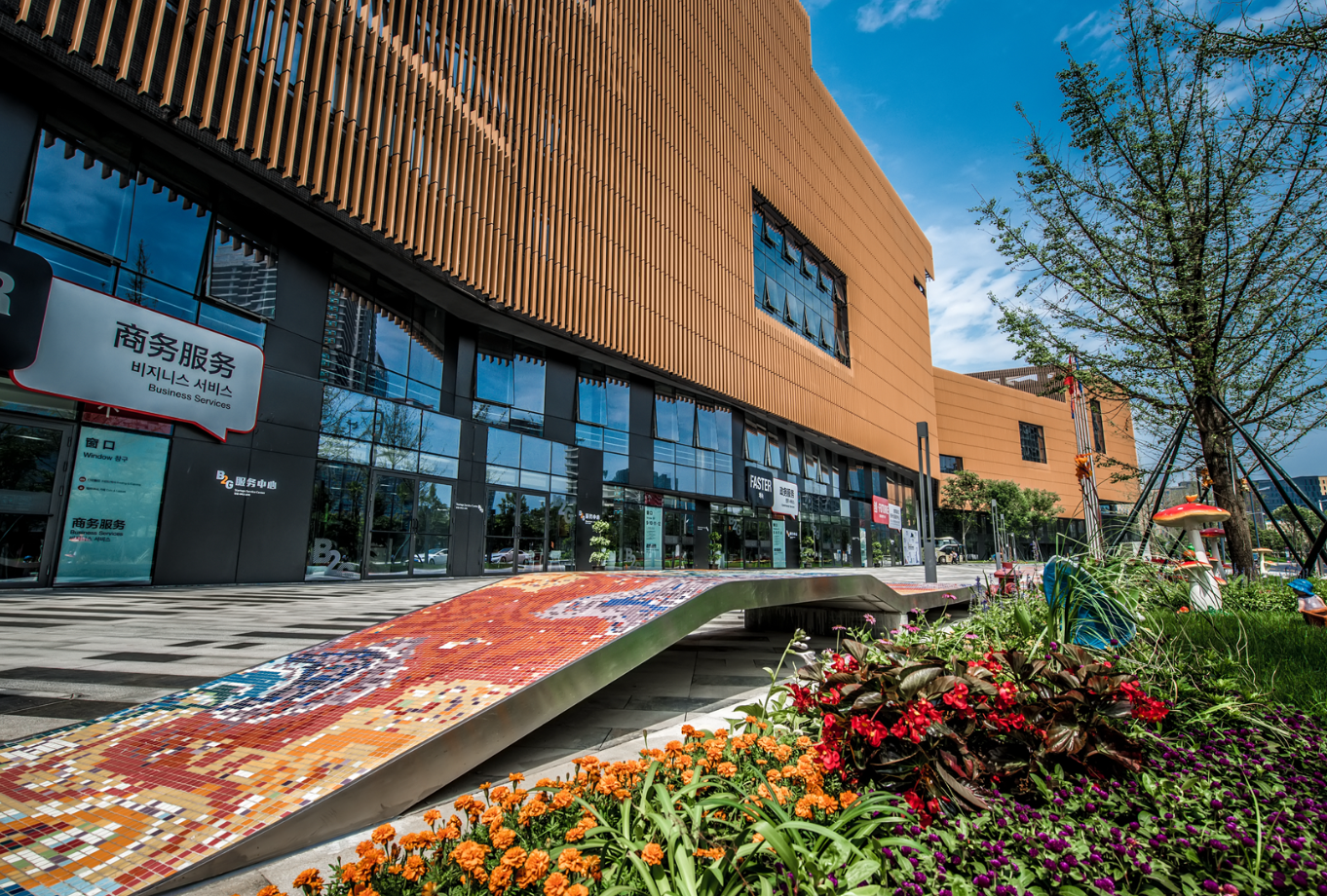 不久前,成都"线上"的政务信箱,就收到了这样两封"感谢信".