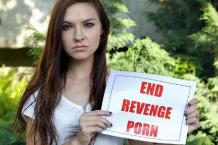 Facebook 喊用户主动上传裸照，为了不让你成为「艳照门」主角