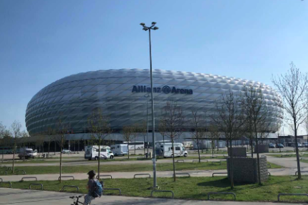 最前线｜实地探访拜仁慕尼黑主场的安联球场，我们亲历了草地管理的“黑科技”