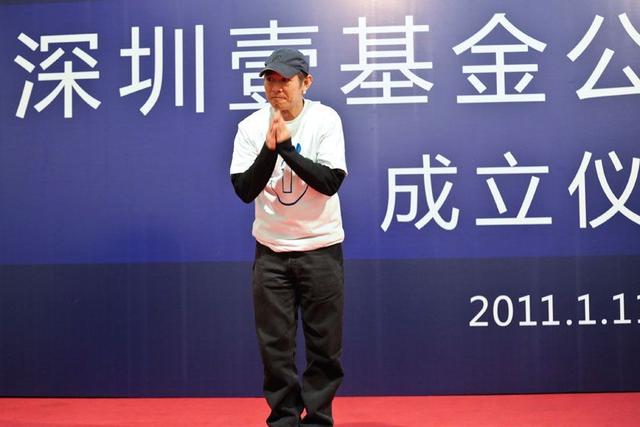 韩红、成龙、黄晓明……从质疑到称赞，明星基金会都经历了什么？