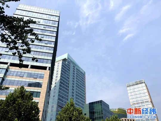 “抢人大战”变相降低限购门槛，这些城市房价如何走？