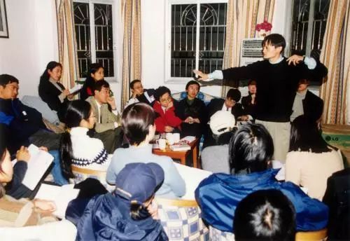 蔡崇信打球、刘炽平“从政”？马云和马化腾背后男人的对决