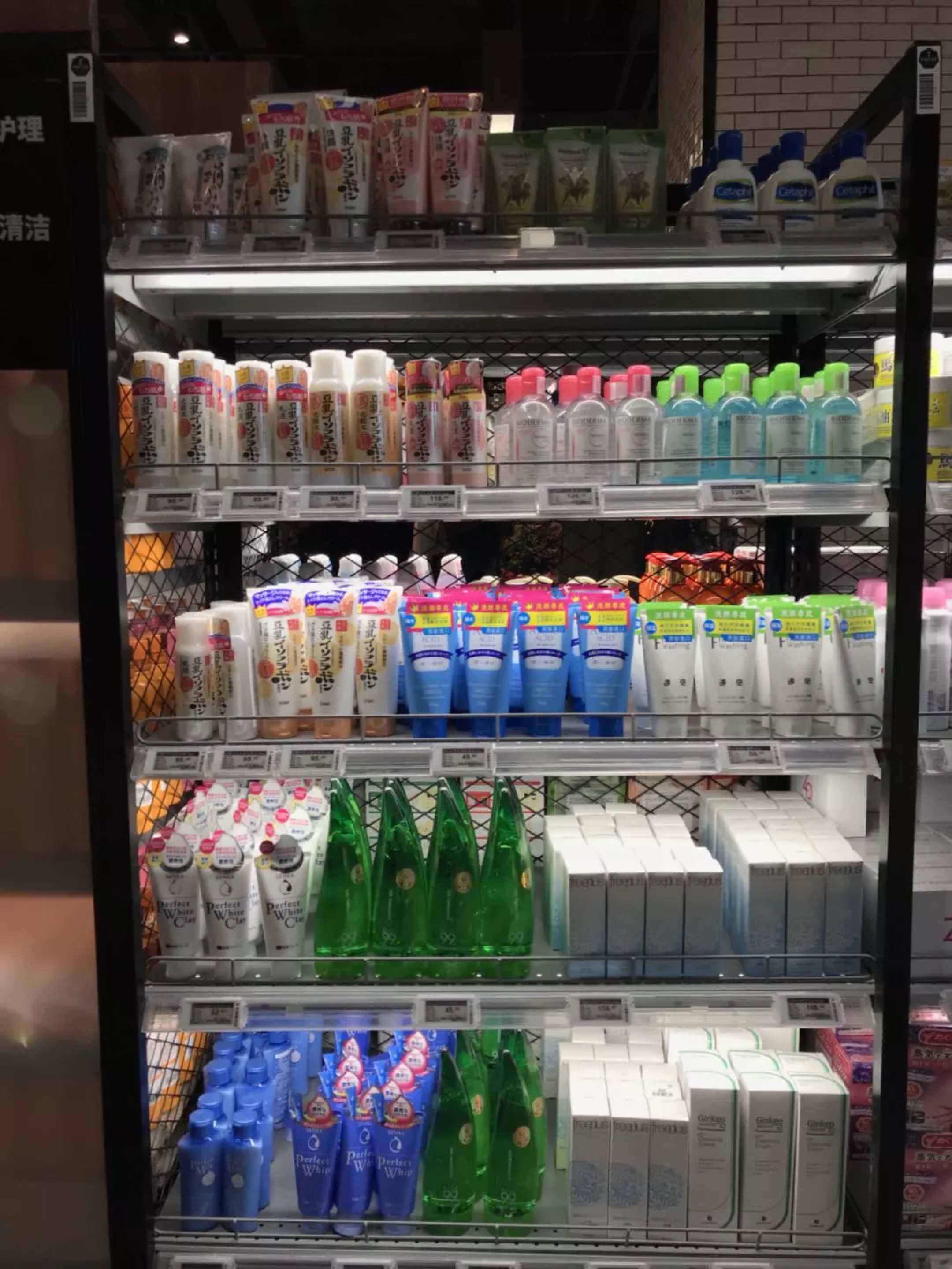 去京东的 7FRESH 逛了逛，我发现它根本不是另一个「盒马」