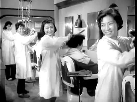 硬汉理发师衰亡史