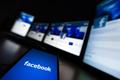 从时尚和马斯洛需求理论出发，看 Facebook 对社会的控制