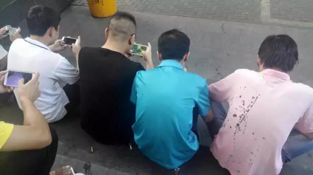 荷尔蒙、90后蓝领、危险金矿：为1000元高息借款的年轻人
