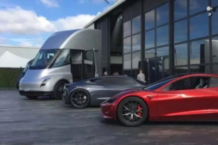 特斯拉将在电池厂生产大卡车，德国厂将周产1万辆Model Y