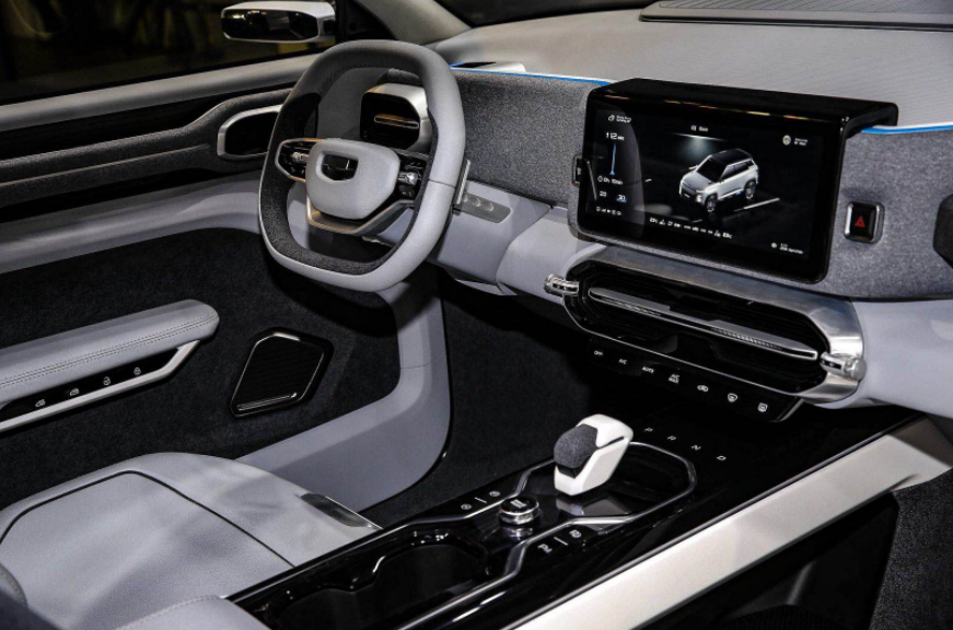 吉利推出全新博瑞GE混动轿车，未来将重点布局新能源 | 北京车展