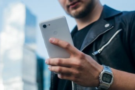 距 Google 发布新手机还有近两个月时间，这家网站已经在做 Pixel 3 XL 上手体验了