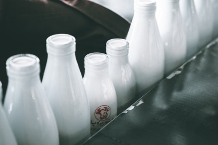 奶企也看上植物奶生意，欧洲乳制品巨头爱氏晨曦将推燕麦奶品牌「JÖRĐ」
