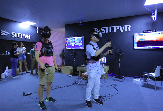 低成本、高精度、可扩展，STEPVR做基于激光的大空间定位方案