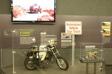 除了无人驾驶汽车，Google X实验室还要做无人驾驶摩托车