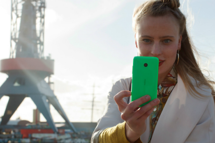 说好的通知中心和自定义背景：诺基亚正式开始推送基于 Windows Phone 8.1 系统的 Lumia Cyan 固件