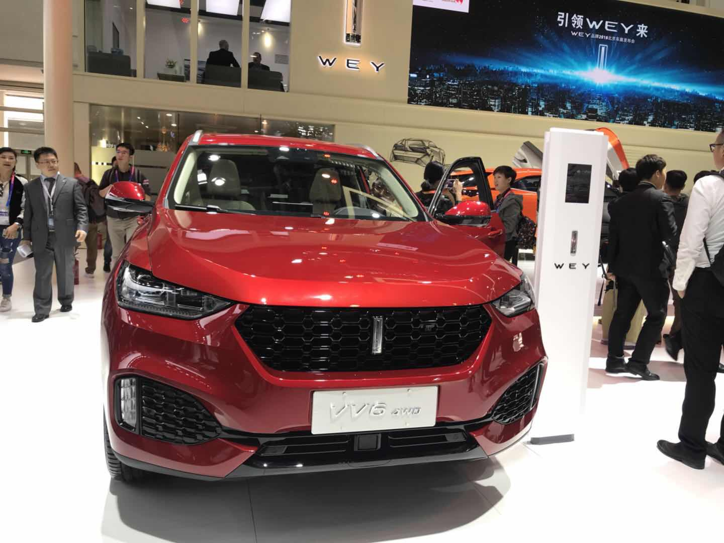 千余辆新车亮相2018北京车展，果绿红旗概念车抢尽特斯拉风头 | 图说