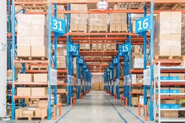 美国零售业为什么一直在关店、裁员？