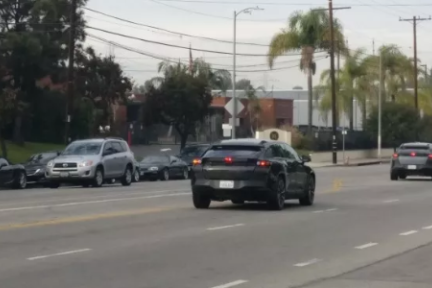 洛杉矶半日记：我们抓获了几辆野生 Model 3，还拍到 FF91 路试视频