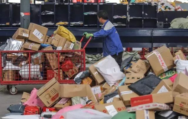 义乌快递价格降到让你怀疑人生：前两次降价一次因为拼多多，一次因为直播带货