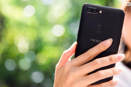 iPhone X：我有「刘海儿」，OPPO R15：我也有！