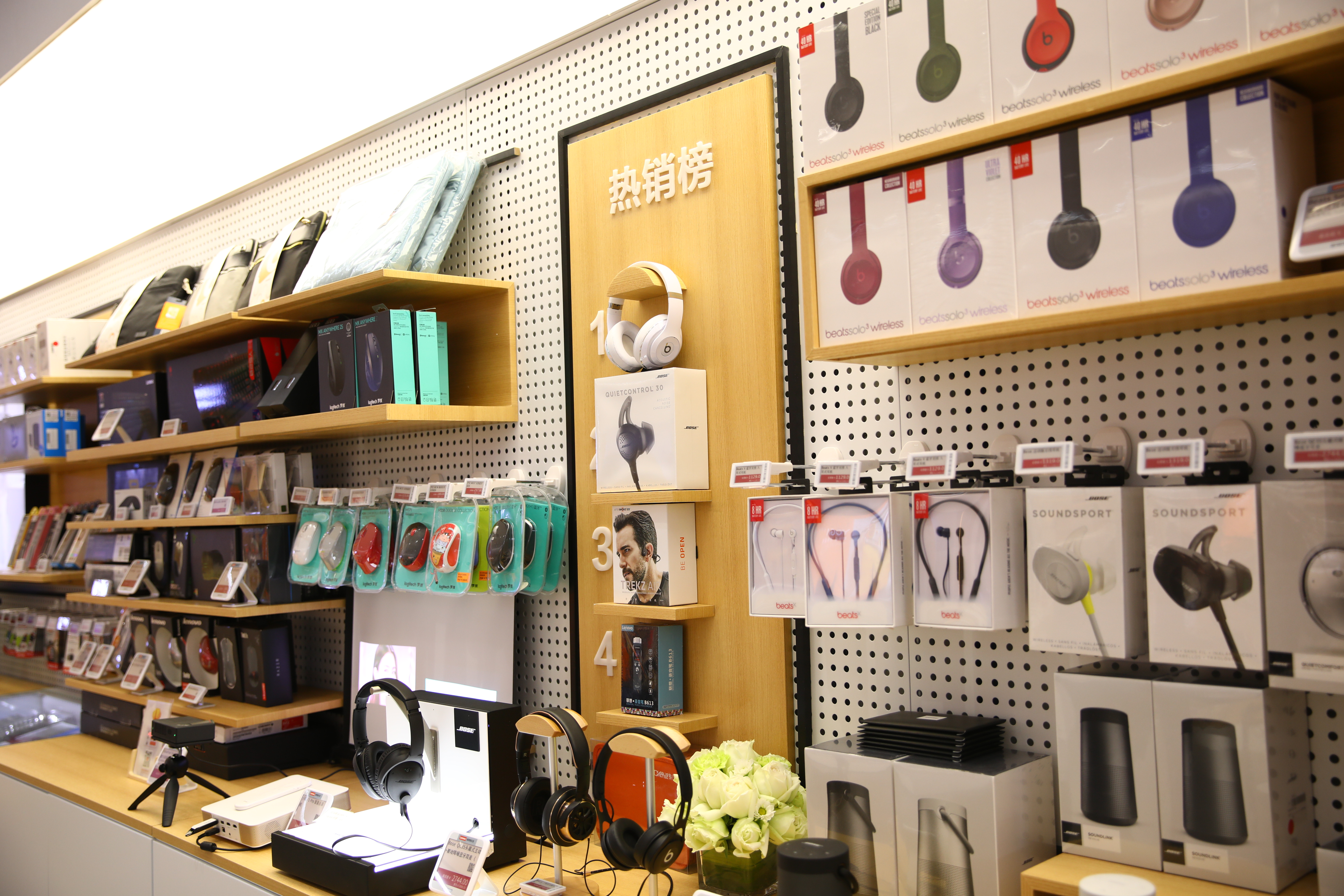 联想首家线下直营店亮相北京，传统IT销售如何转型新零售？