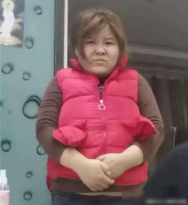 26 岁,但平时的形象往往是这样的:打开热搜,是郭老师和她的老公达令互