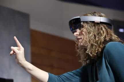 【VR/AR ·大公司月报】诸多行业巨头正在布局VR业务，行业势能持续积累中